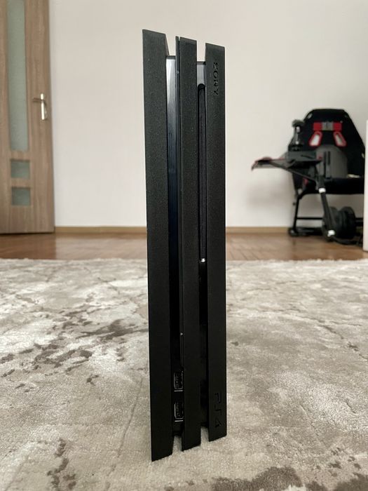 PS 4 Pro 1TB - stare excelenta - fără manetă - testată și funcțională