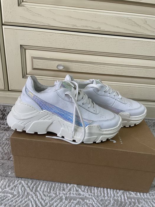 Кроссовки Италия женские 38 размер