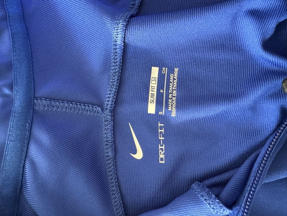 Оригинален екип Nike , размер S . Цена 100 лв .