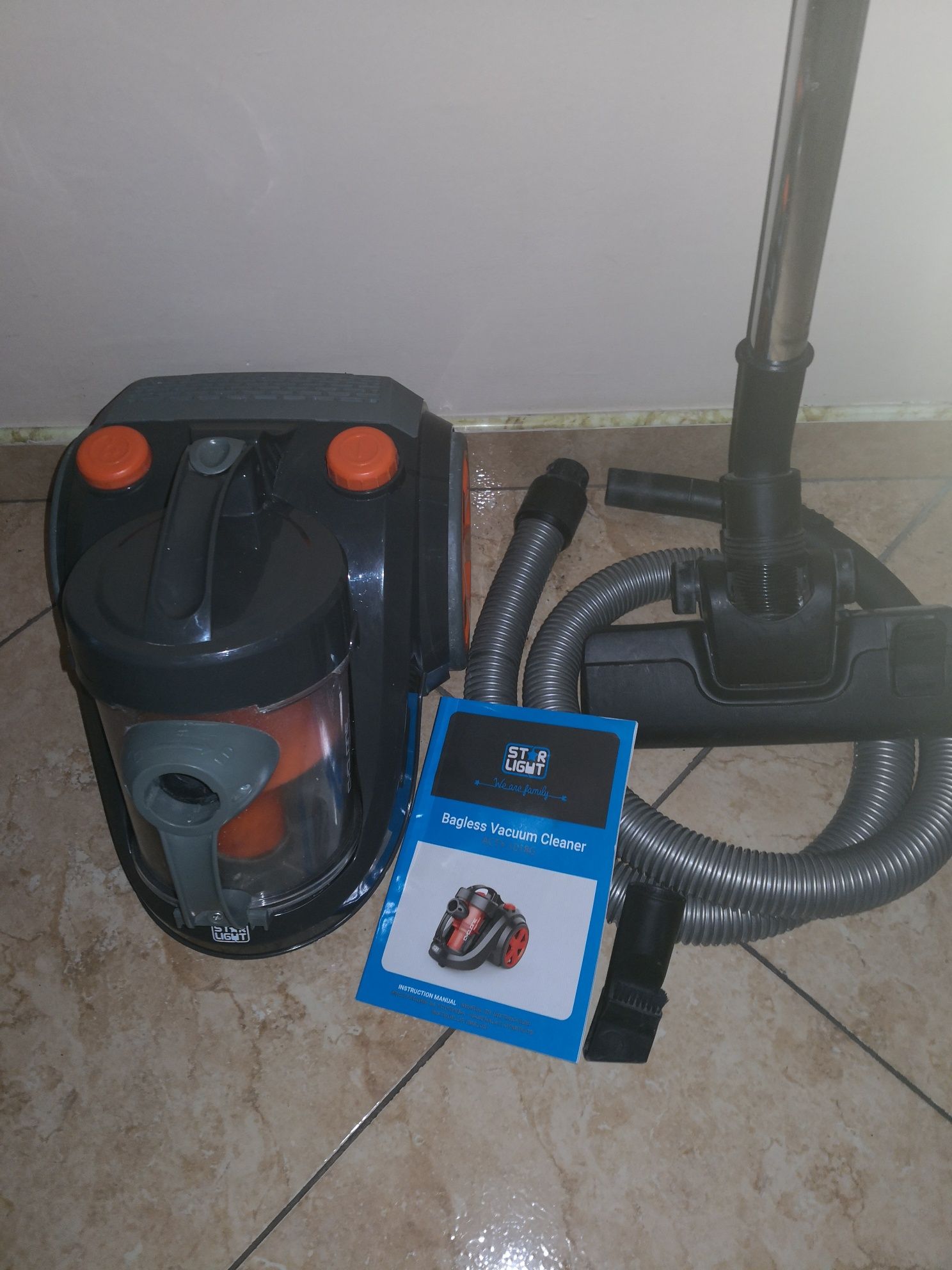 Продавам,
Прахосмукачка без торба,
Star-Light ACTY-1018G, 1.8 л