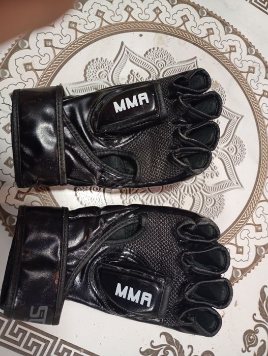 Mănuși box mma 11-12-13-14-15-mai departe