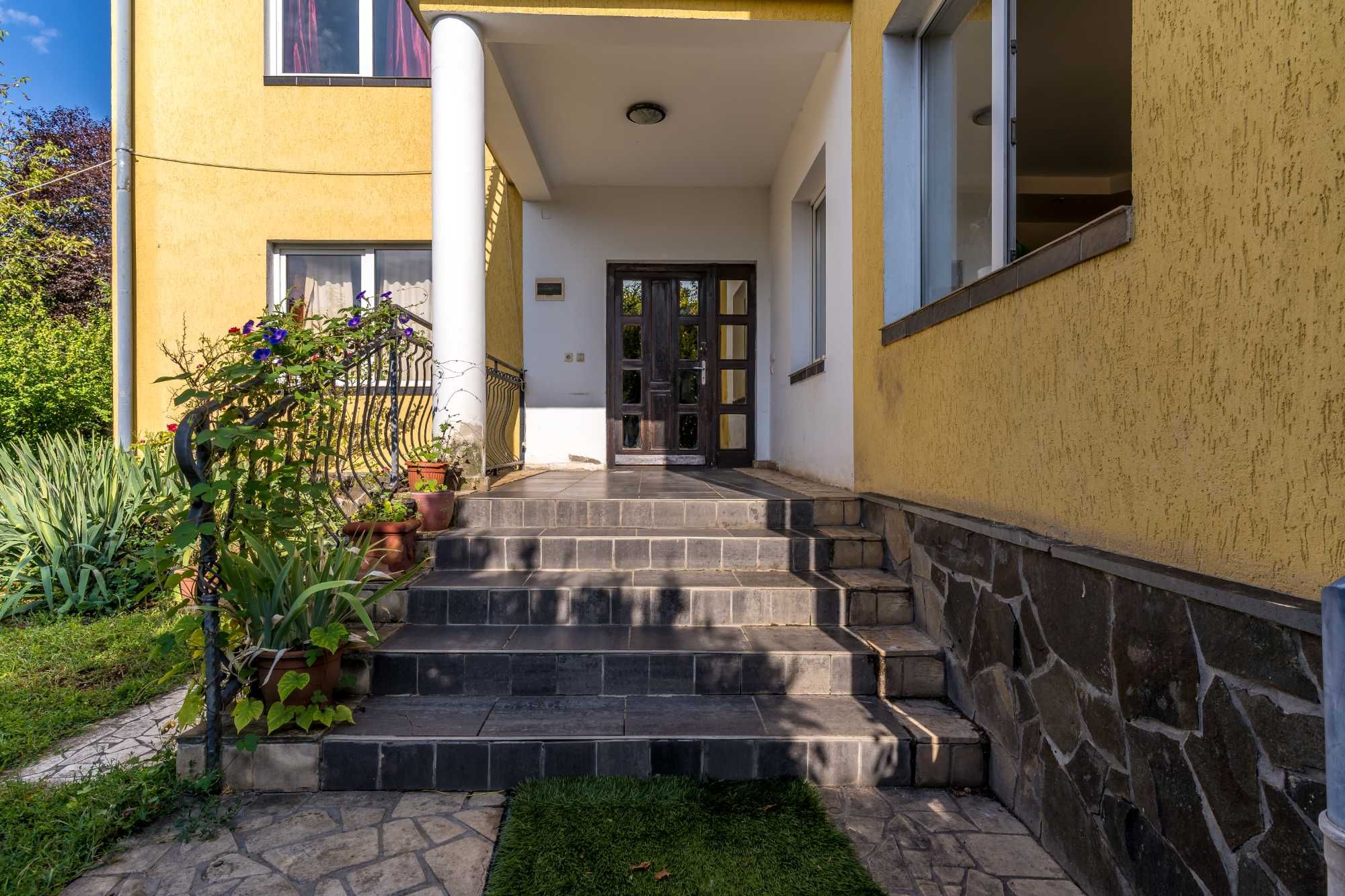 Vanzare, apartament in vila 150 mp,cu teren de 300mp , Grigorescu