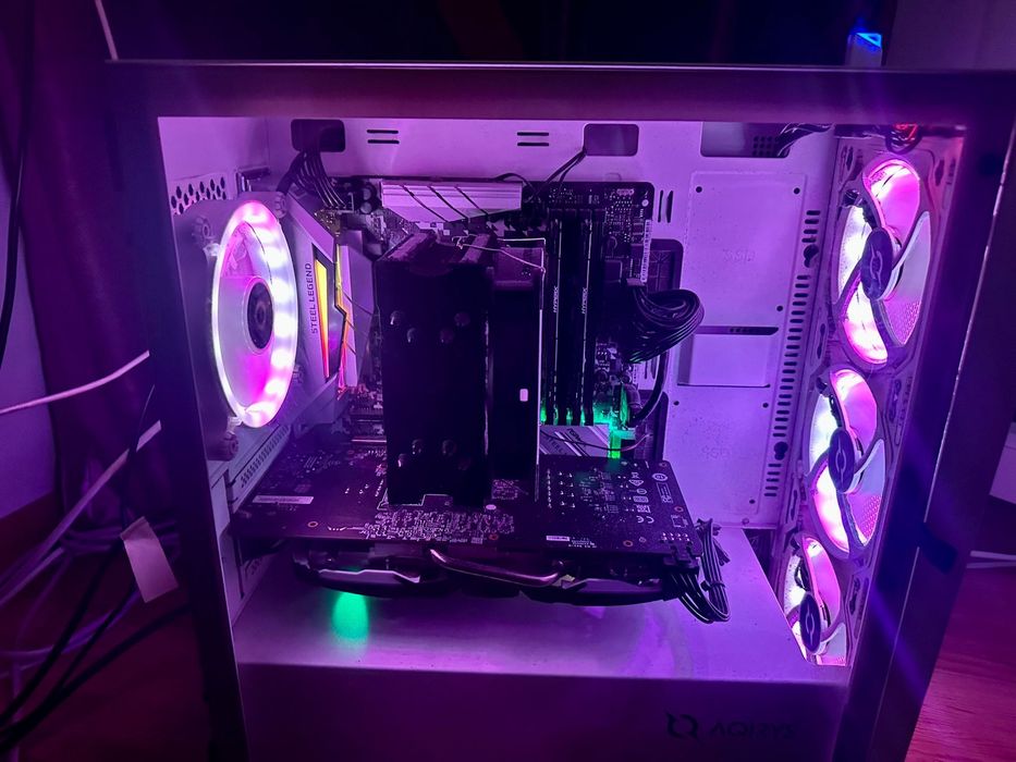 Pc gaming complet (mouse+tastatura+ monitor+suport casti)