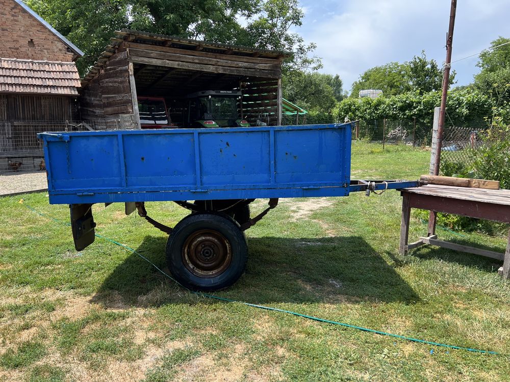 Remorca dupa tractor pe o axa