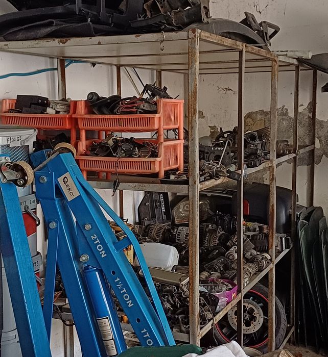 Rafturi depozitare solide din cornier