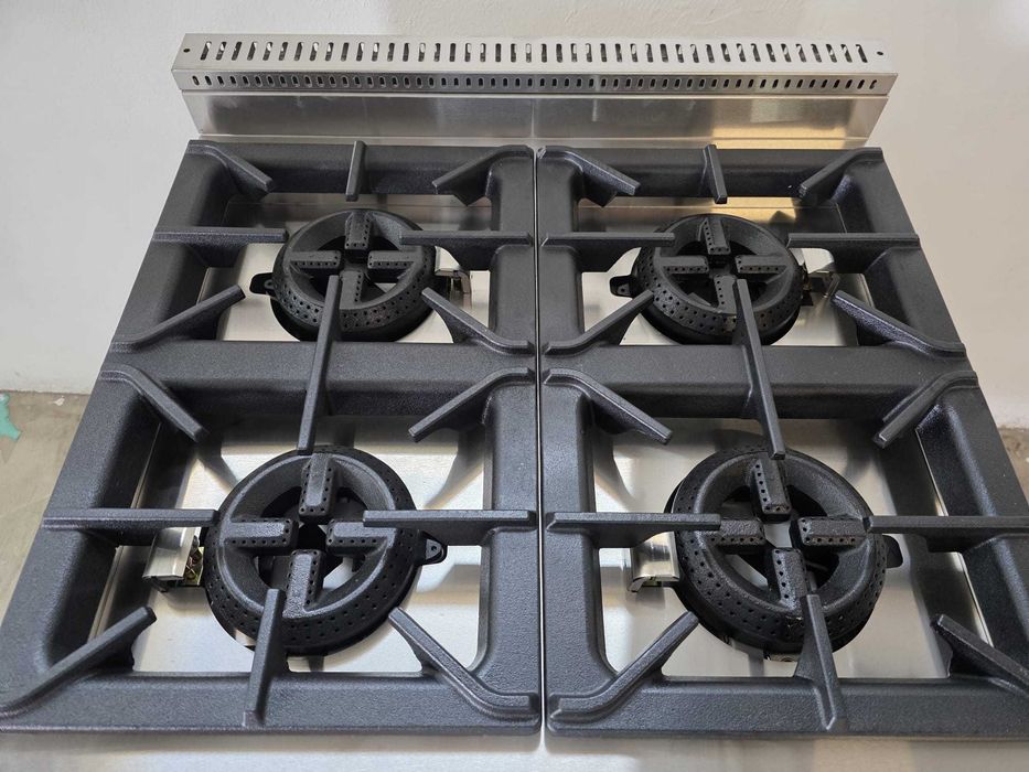 Aragaz profesional cu 4 ochiuri, cuptor,Complet inox ,Factura Garantie