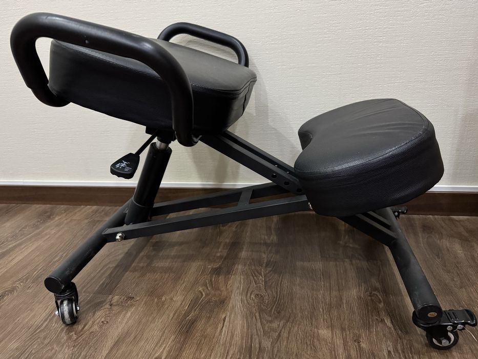 эргономичный ортопедический стул-коленка (kneeling chair)
