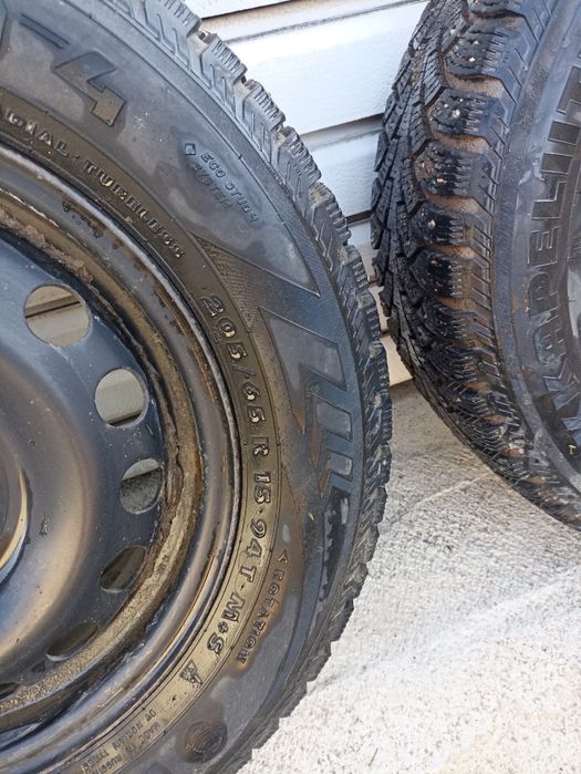 Шины с дисками.