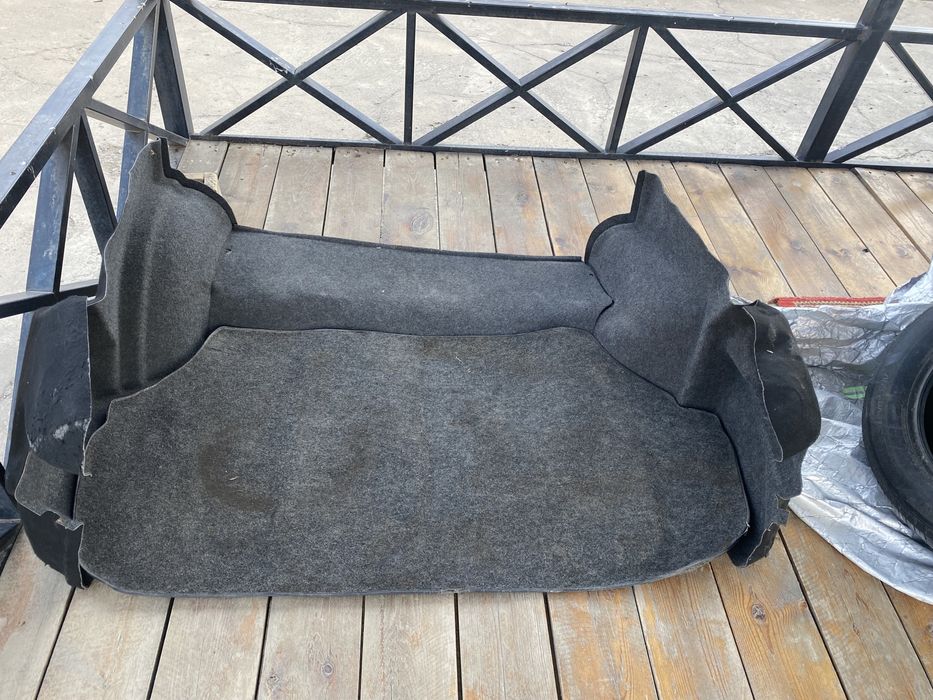 Комплект багажных обшивок на Ауди 100 А6 С4 кузов седан.