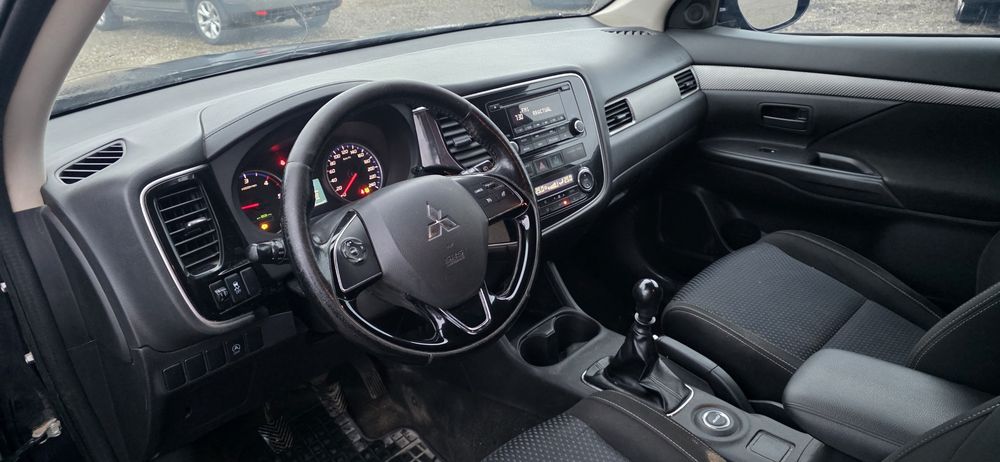 Mitsubishi Outlander 4x4 an 2016.