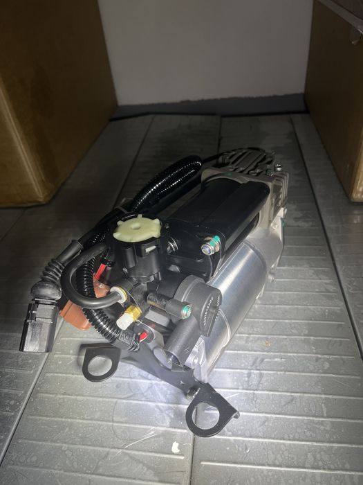 Compresor perna aer bloc de valve supapa audi a6 a7 a8 q7 touareg nou