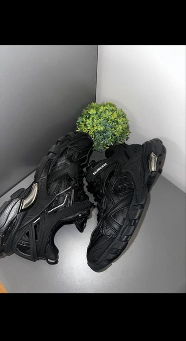 Balenciaga track black