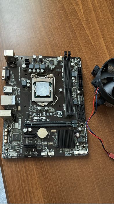 Продам комплект і3 7100 + GIGABYTE GA-H110M- S2 + 8gb ram.