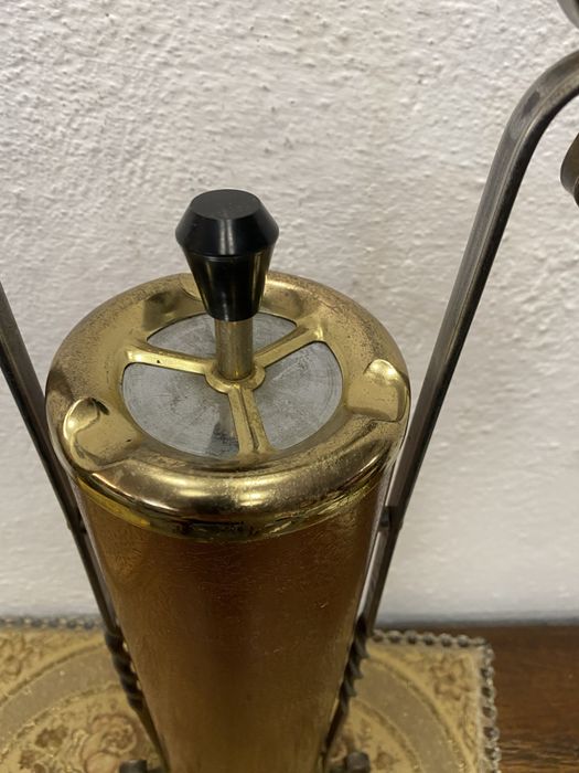 Настолен пепелник от мед  с дръжка от ковано желязо