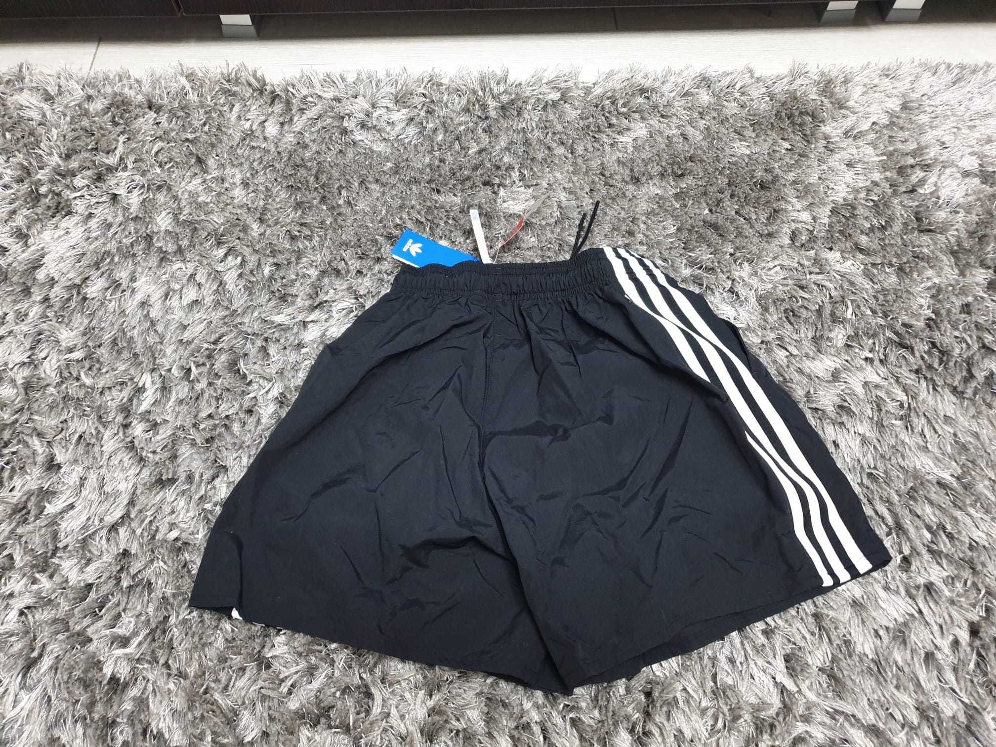 Pantaloni scurti adidas, marimea XS