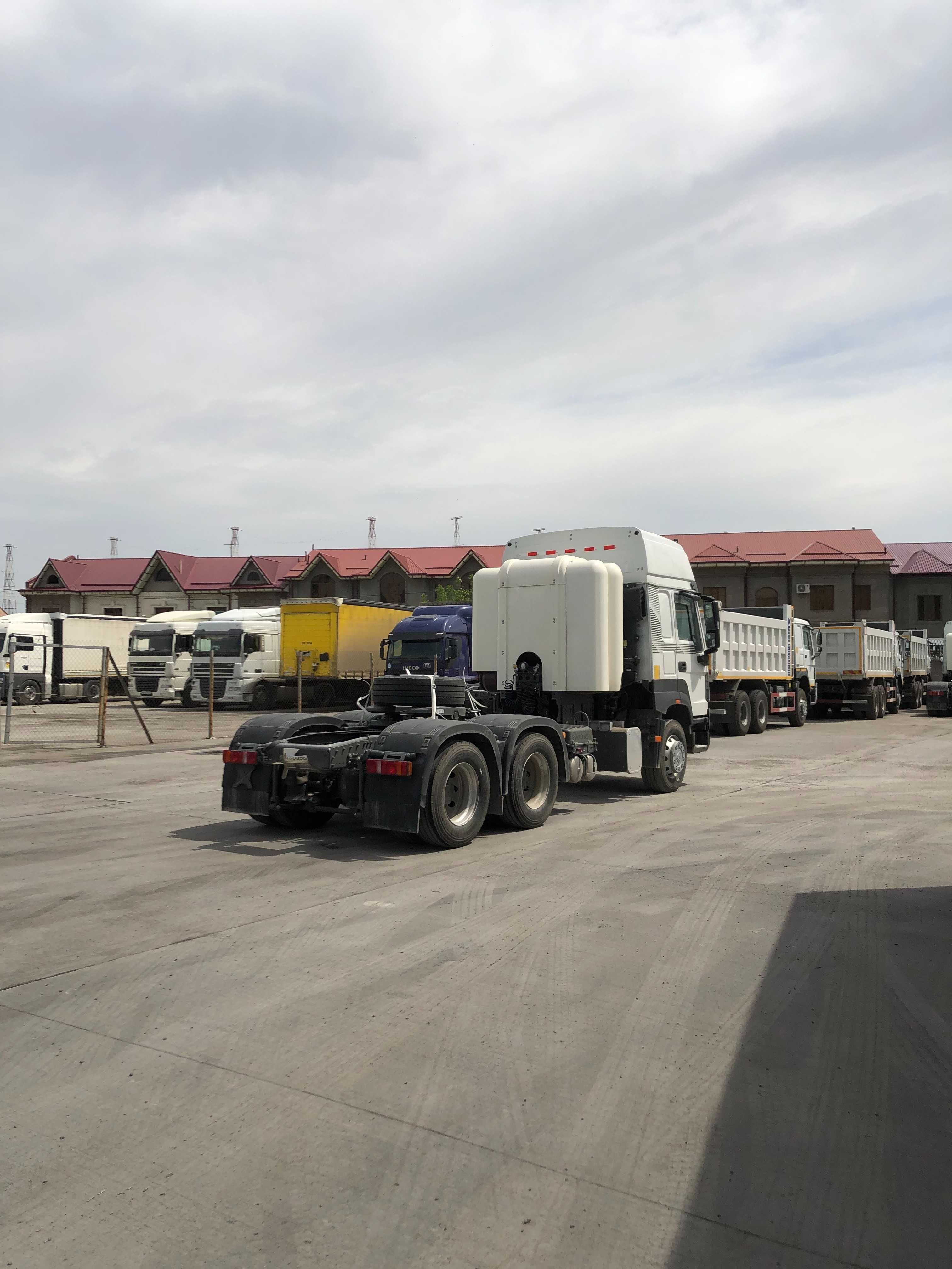 Сотувда мавжуд! Тягач HOWO V7X CNG 6x4