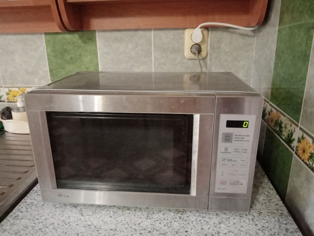 Продам микроволновую печь
