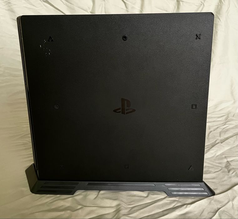 Pachet Consola PS4 PRO 1T