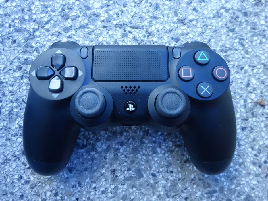 Продавам PS4 Slim