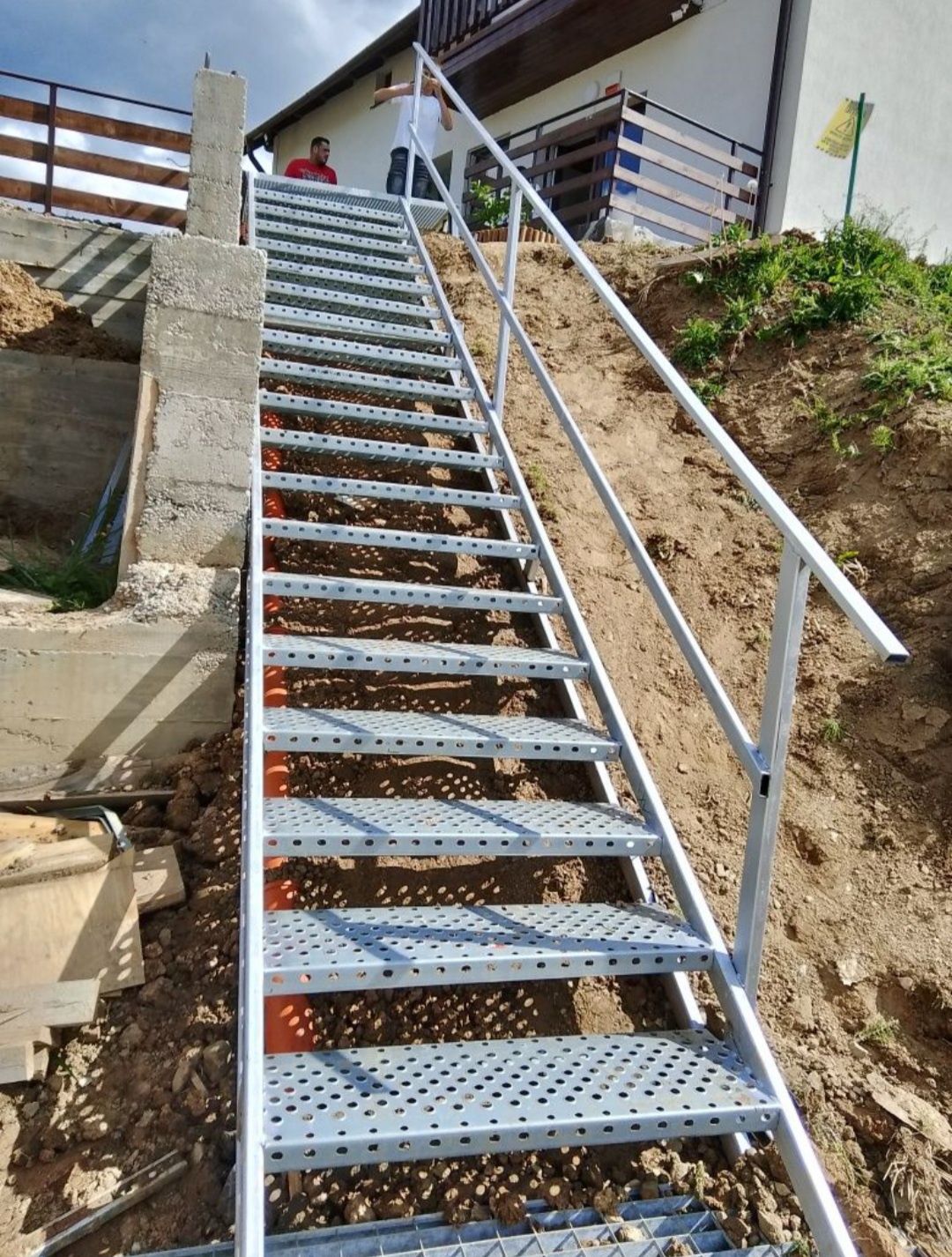 Scări metalice zincate profesionale