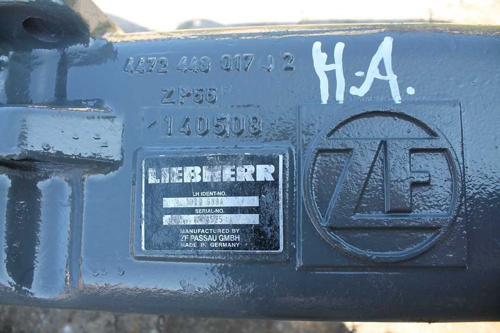 Axa ZF pentru excavator Liebherr A900C LIT - Piese de schimb Liebherr