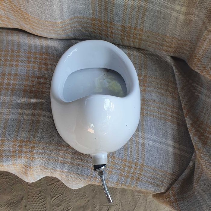 Pisoar de perete cu supapă