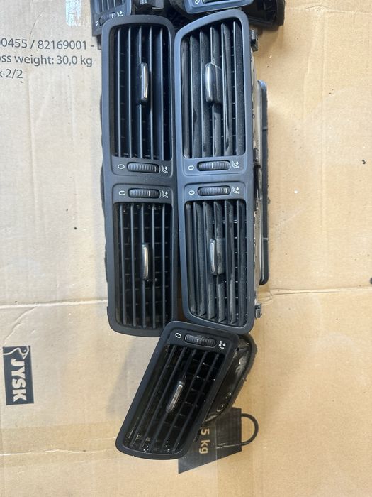 Grila bord stanga dreapta Audi A4 Golf 6 5 Passat B6 Octavia 2 Astra H