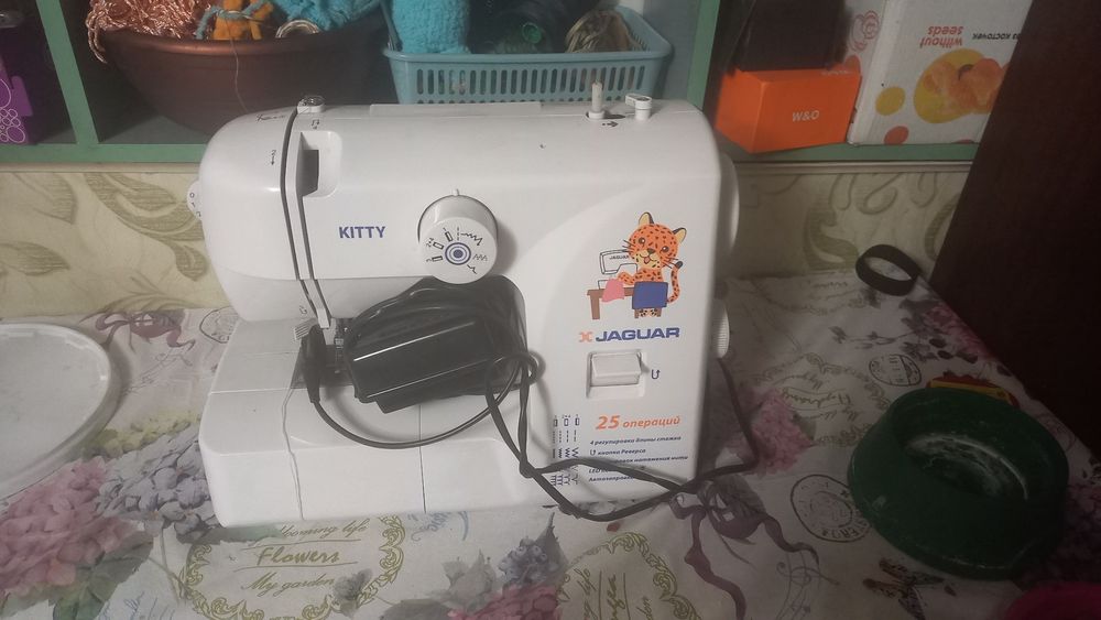 Продам швейную машинку