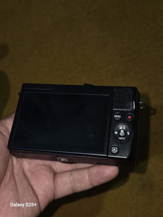 EOS M200 Canon yangi