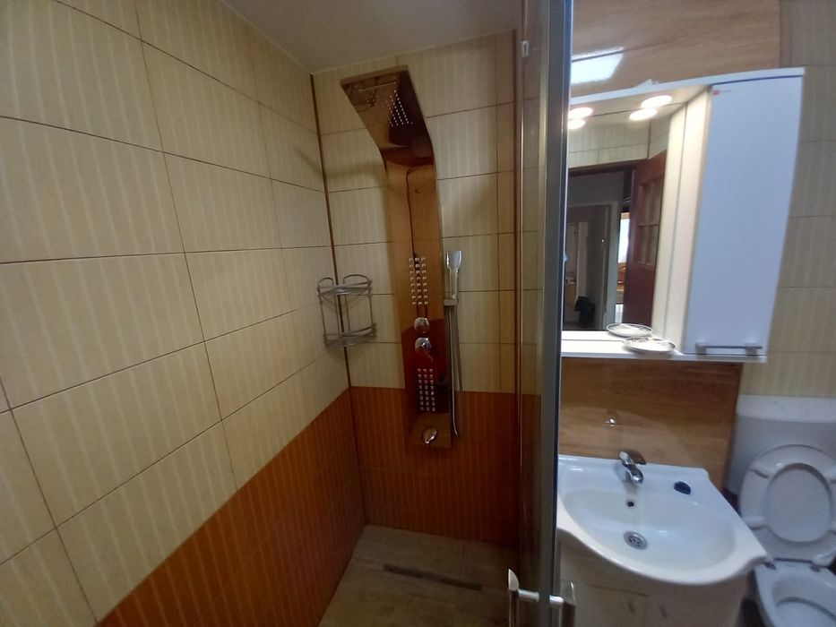 Închiriez apartament ultracentral etaj 2 cu vedere la parcul central