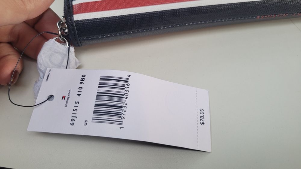 Нов портфейл с етикет