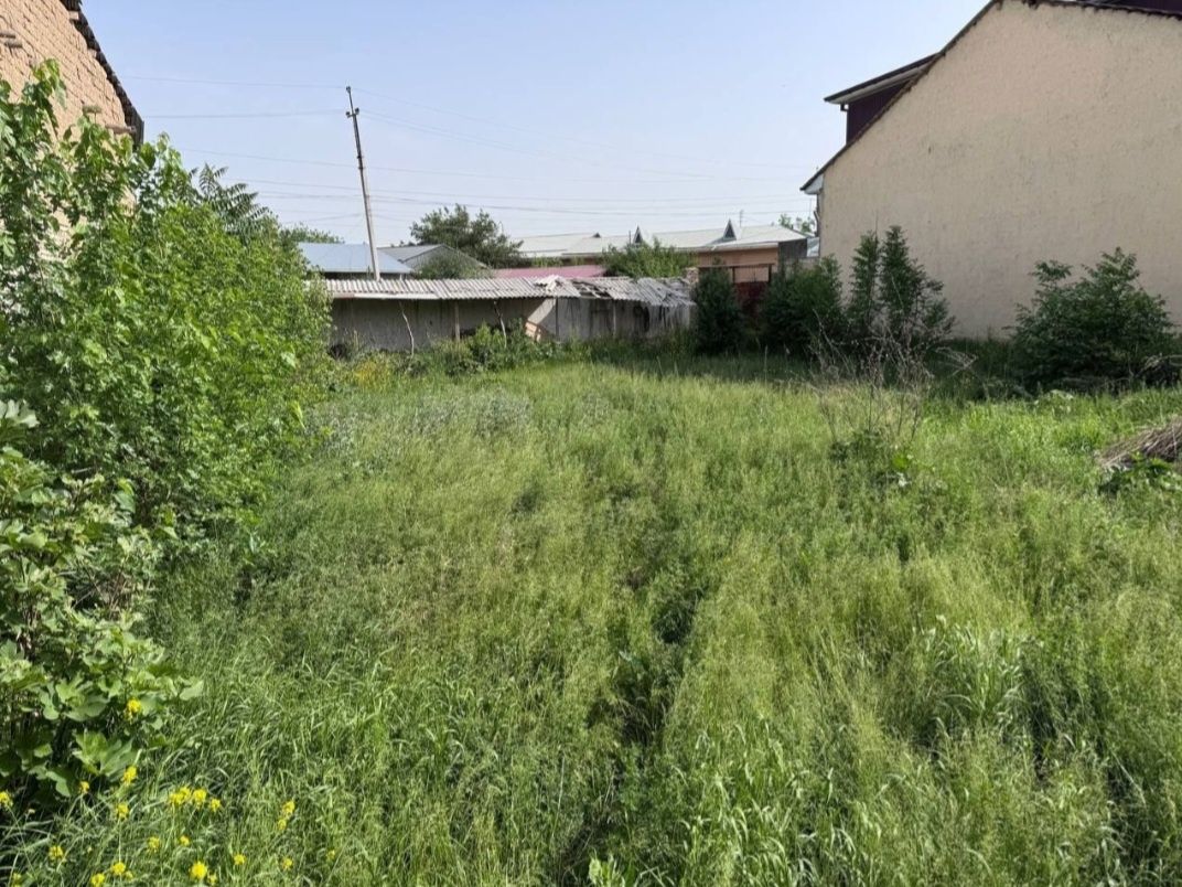 Продаётся участок 6 соток в городе