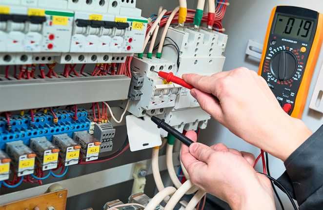 Electrician interventii rapide, prize, lumini tablou sigurante, etc.