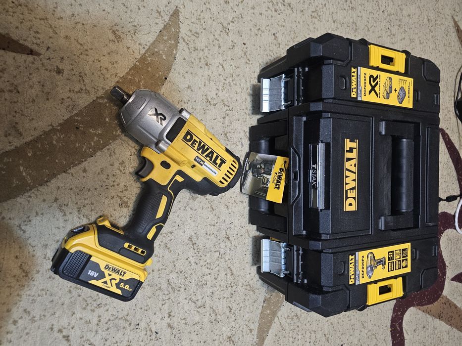 Pistol Impact Dewalt DCF899
