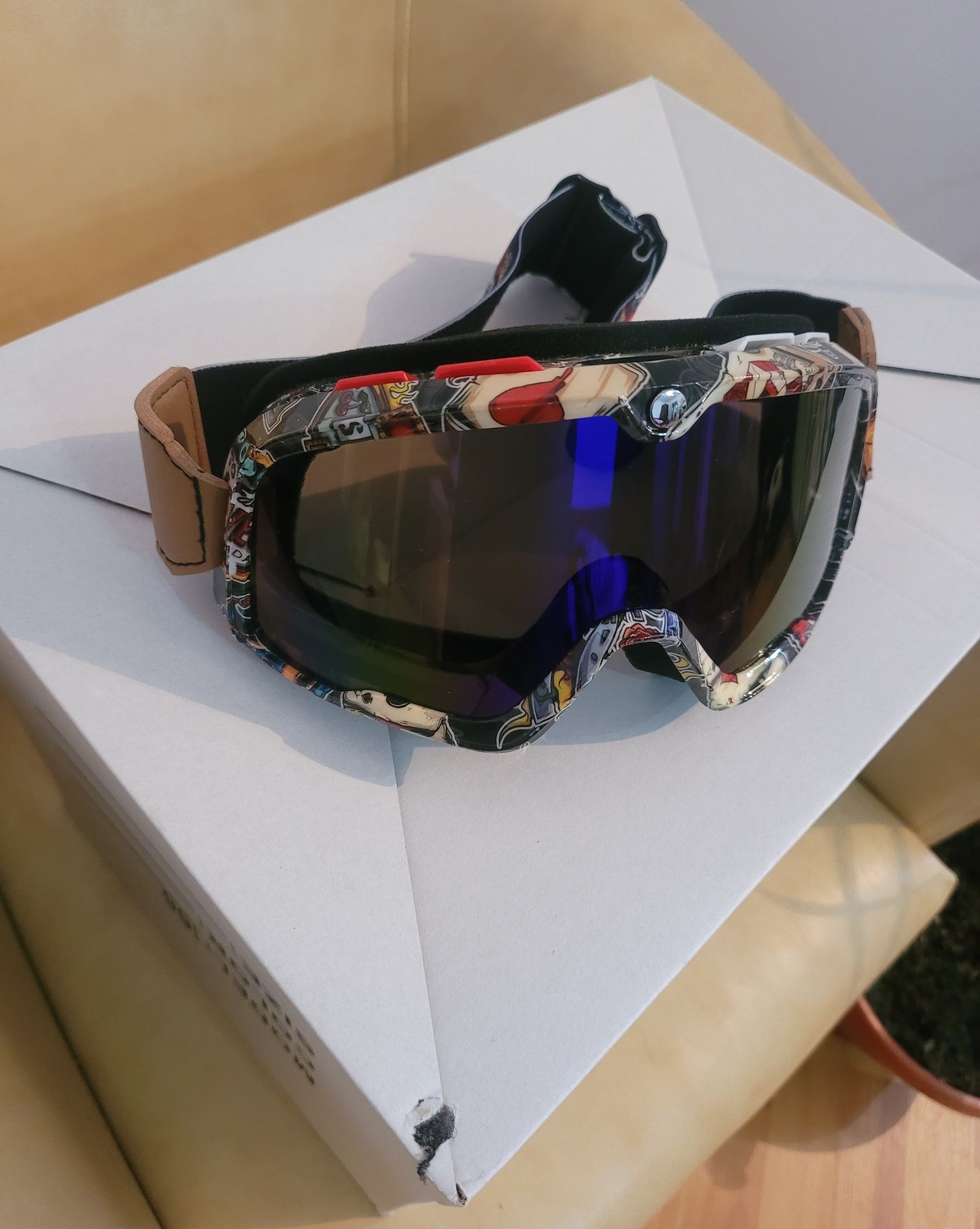 Cască downhill,  moto , scuter , Set: ochelari + cagulă incluse