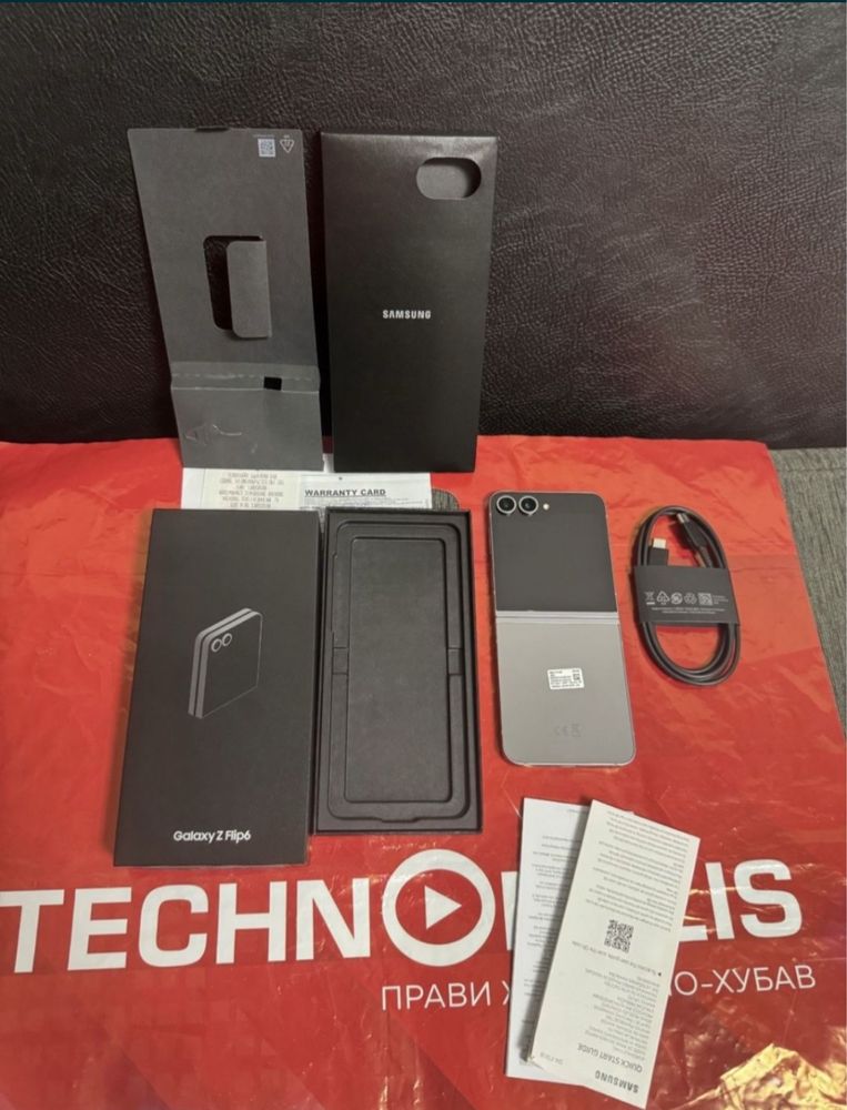 КАТО НОВ 256GB Samsung Z Flip 6 Гаранция Технополис 2026 г. Silver