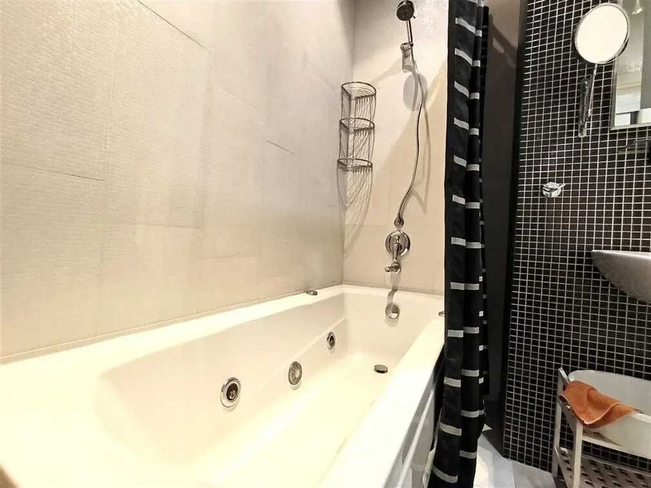 Дава се под наем Двустаен апартамент в София, Център - 56 кв.м за 458.49 € - Снимка #4