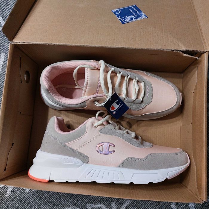 Нови дамски маратонки CHAMPION. Размер 39-39,5