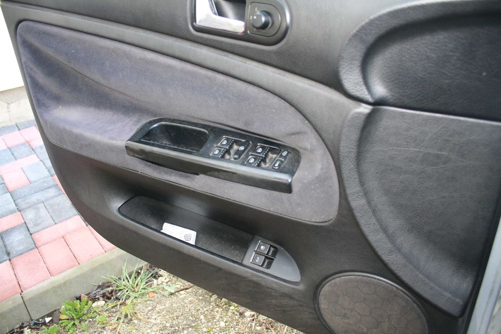 Vand WVPassat 2001, bine întretinut şi remorcă.