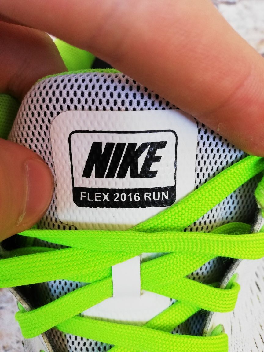 Обувки Nike Flex бели