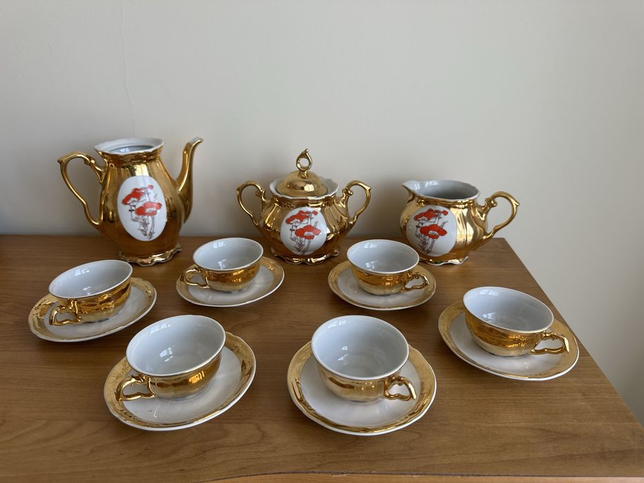 Уникален позлатен порцеланов  винтидж сервиз българско производство