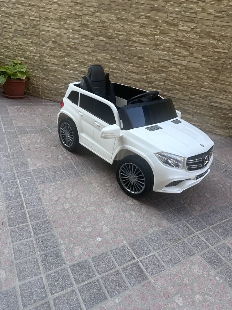 Акумулаторен джип Mercedes GL63