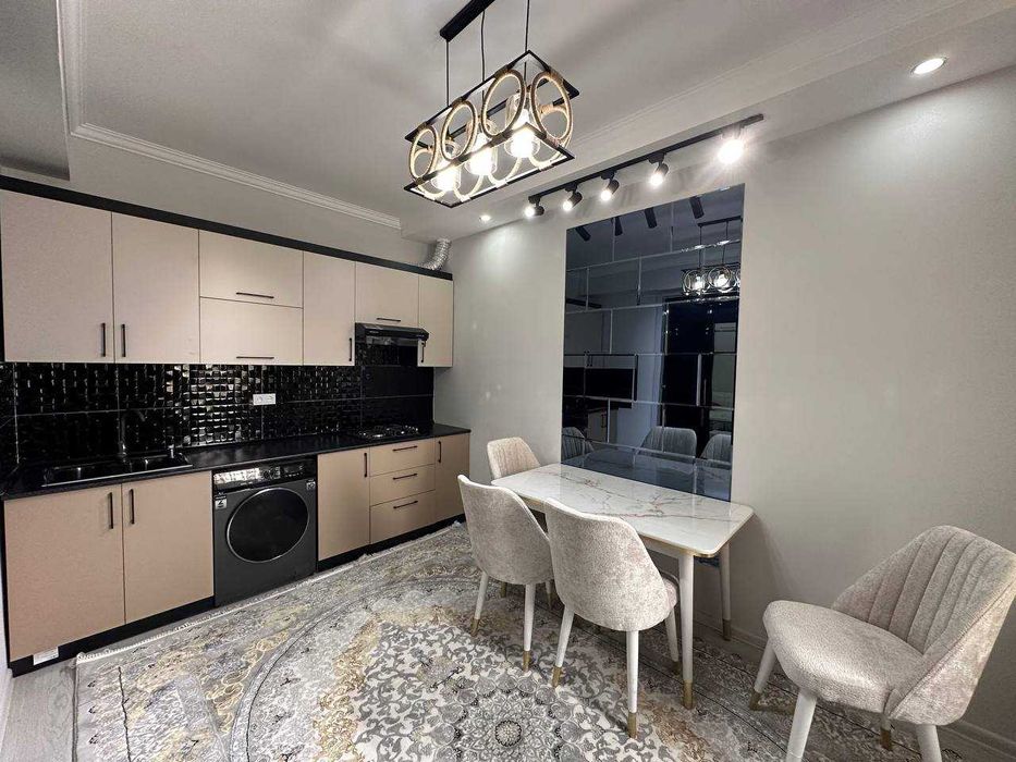 4х комнатная квартира на 3 этаже 1000кв/м,  в Самарканде