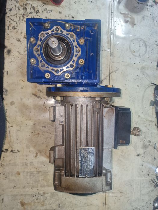 Продаётся мотор- редуктор с частотным преобразователем.