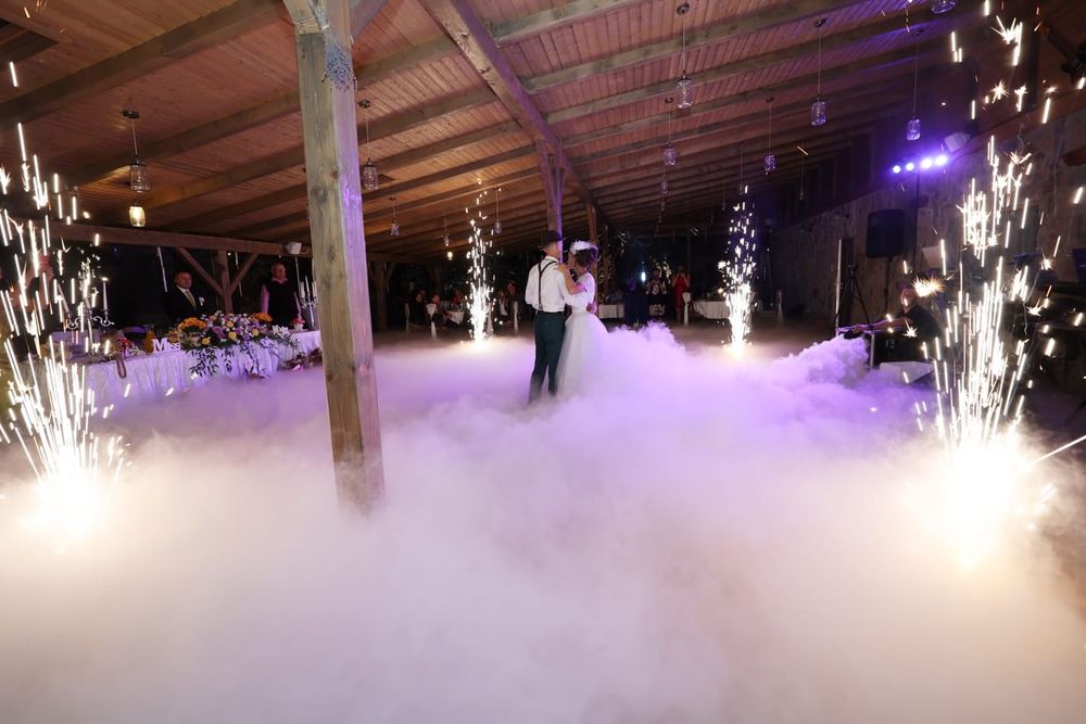 Fum greu / Artificii interior / Schela lumini