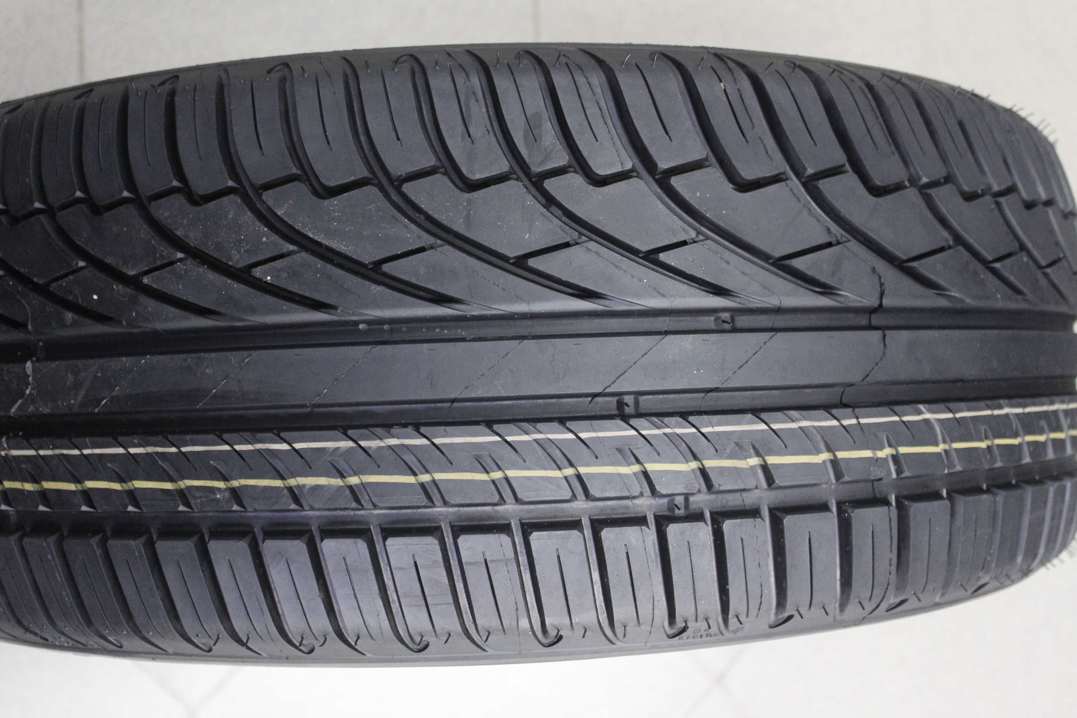 245/45-19 Michelin