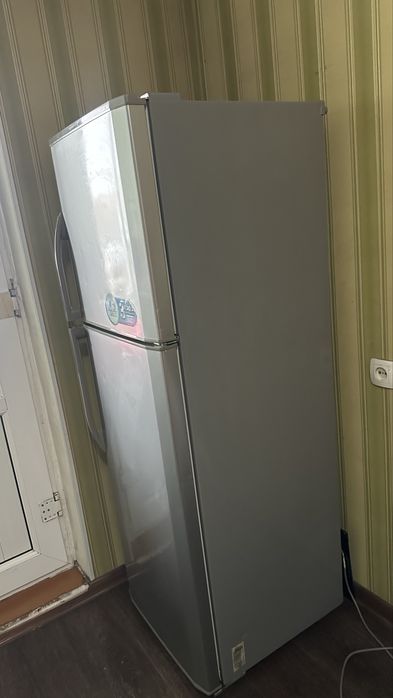 Продам холодильник LG