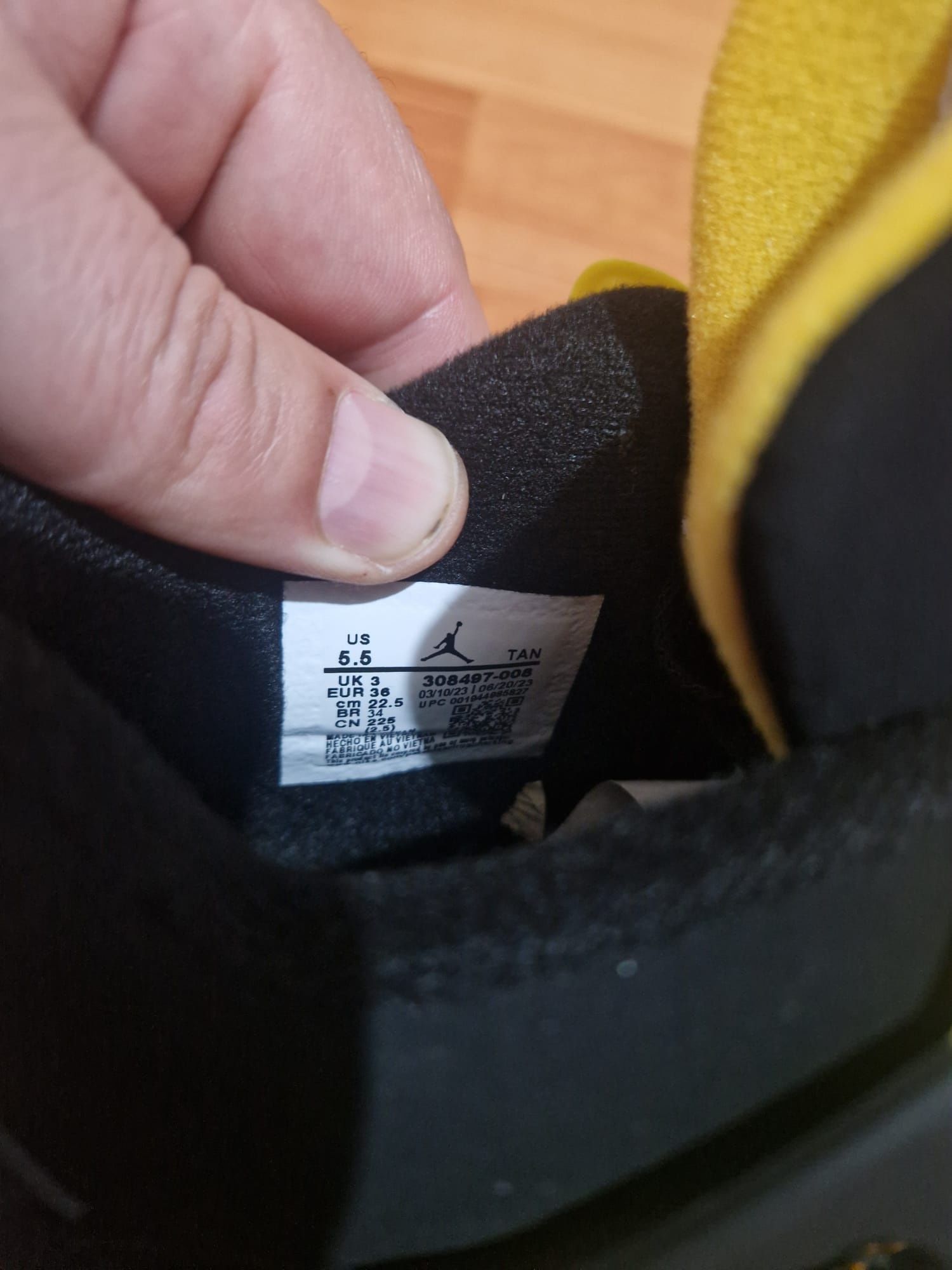 Jordan Retro patru