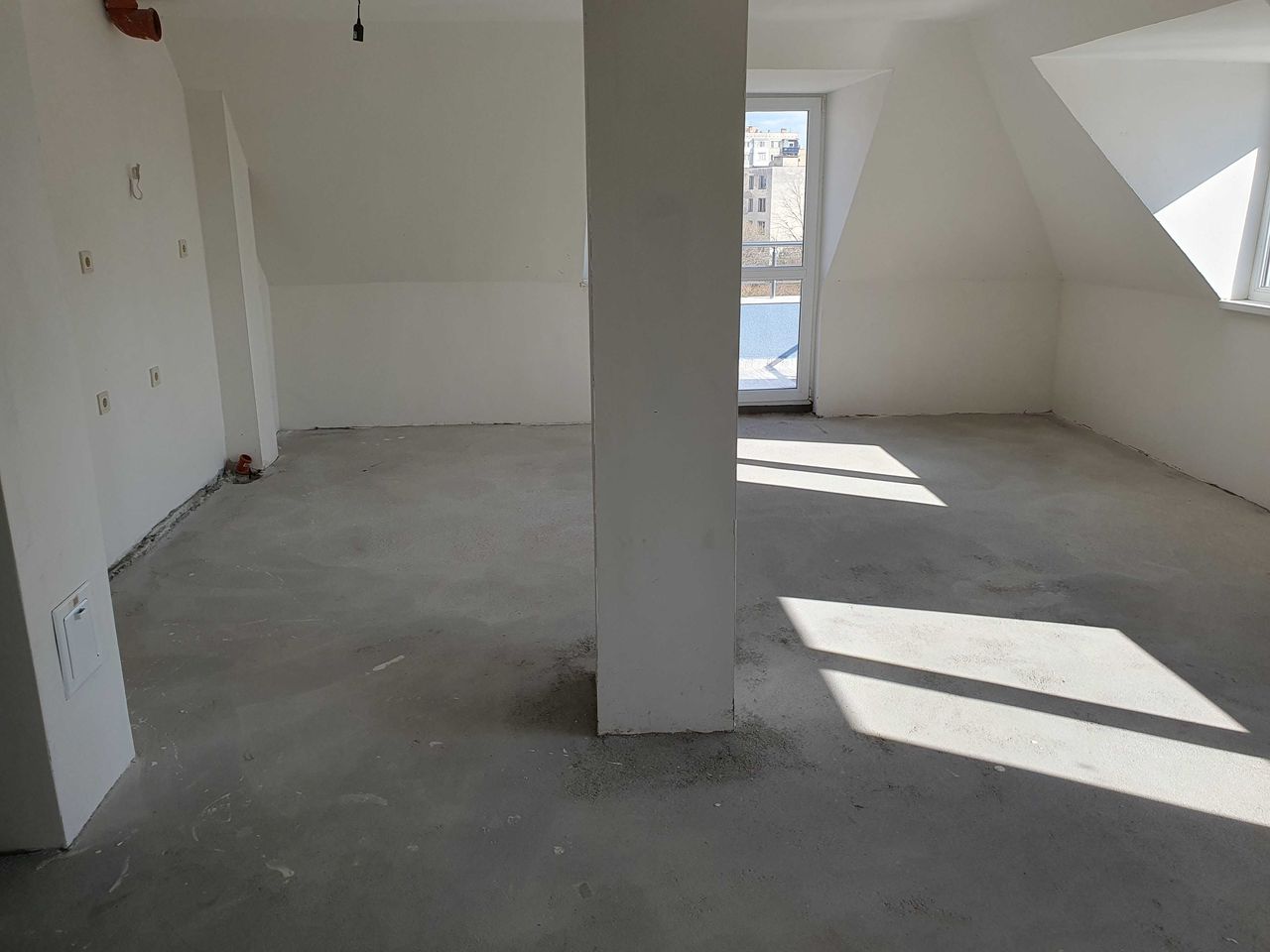 Продава се Тристаен апартамент в Казанлък - 103 кв.м за 867 €/кв.м - Снимка #3