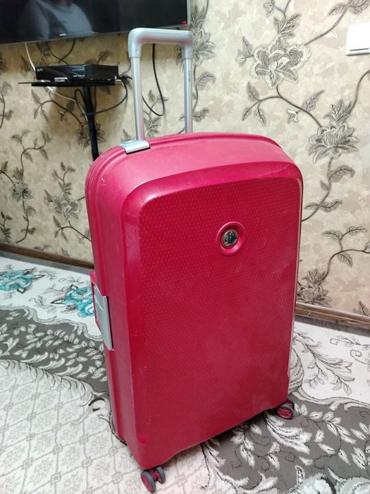 Чемодан дорожный